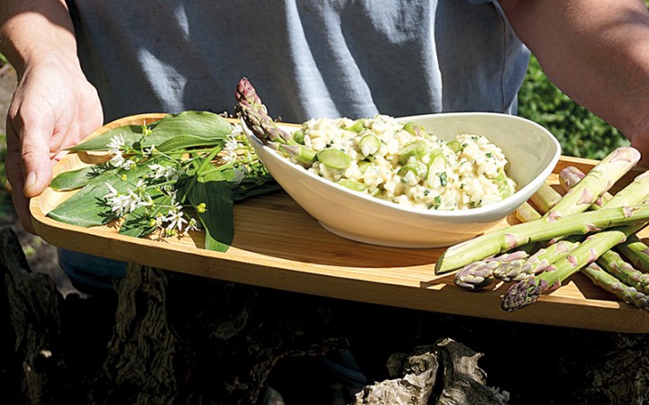 baerlauch-risotto-mit-gruenem-spargel